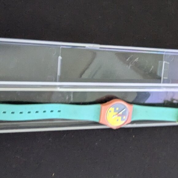Vintage 80s Swatch Ladies Retro Watch With Case And Warranty Card - Picture 3 of 4